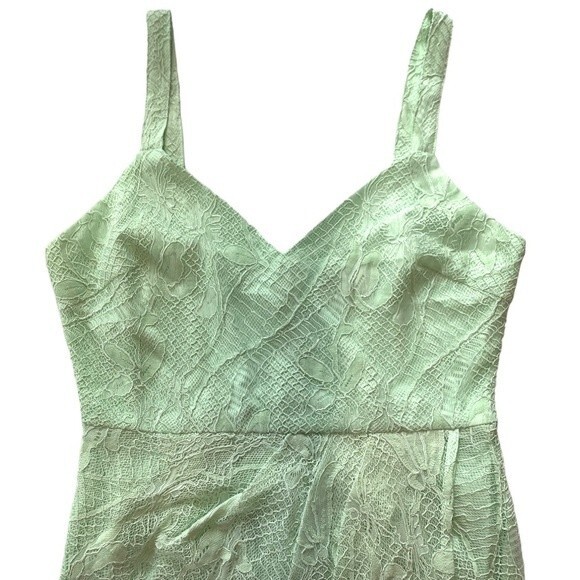 NWT Lulu's | Lace Dress Sage Green Meg Lace Tulip Hem Dress Size S - Picture 5 of 10